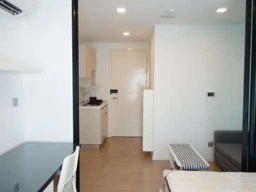 Condo for rent, Wynn Chokchai 4, 1 bedroom, 1 bathroom, fully furnished, complete electrical appliances. You can move in immediately. Book now.