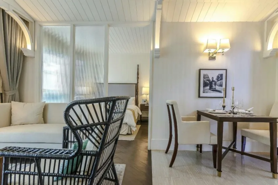 Down payment sale, Grand Florida Beachfront Condo Resort Pattaya (Jomtien), beautiful room, nice built-in, if interested, book now.