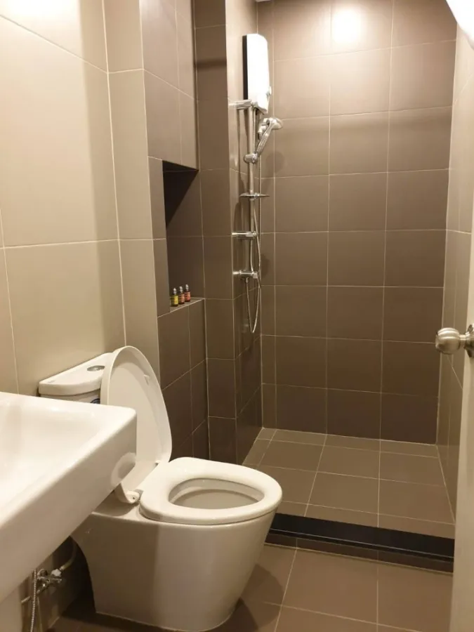 For rent, Elio Sathorn-Wutthakat, private corner room, 20th floor, high view with complete facilities, book now.