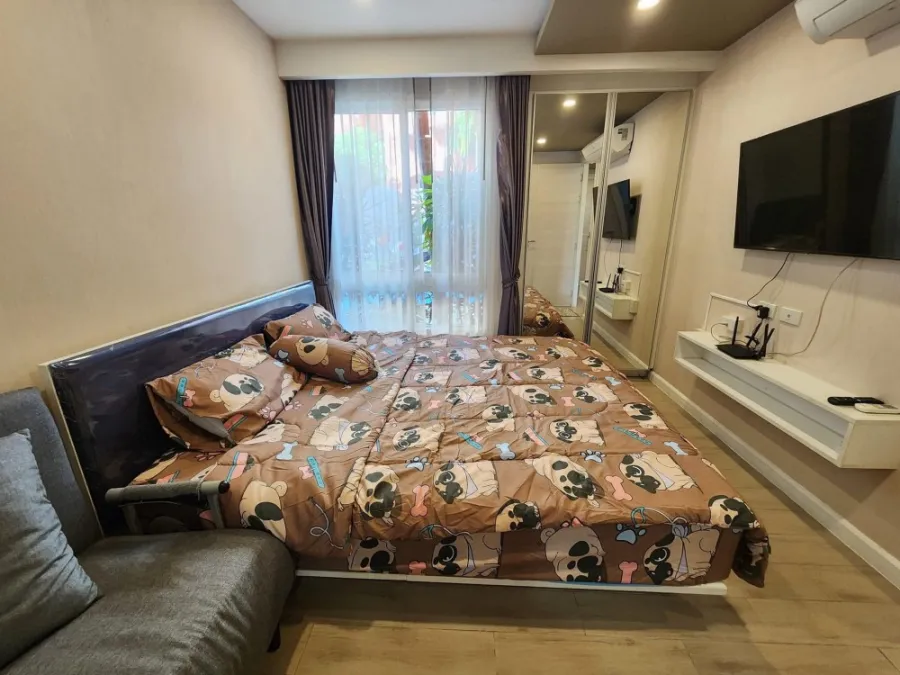 For rent: Seven Seas Condo Resort Jomtien, 1st floor, room next to the pool, fully furnished as shown in the picture. Hurry and reserve now before you