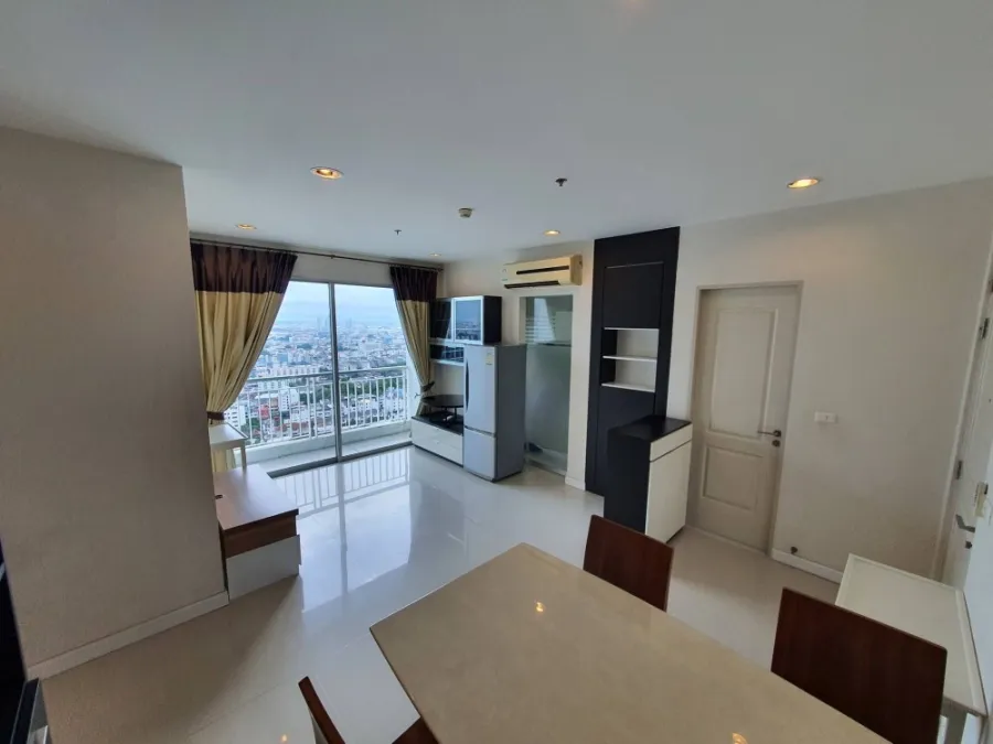 Condo for sale or rent, Q House Sathorn, very large room, nice decoration. With amenities First come, first served.