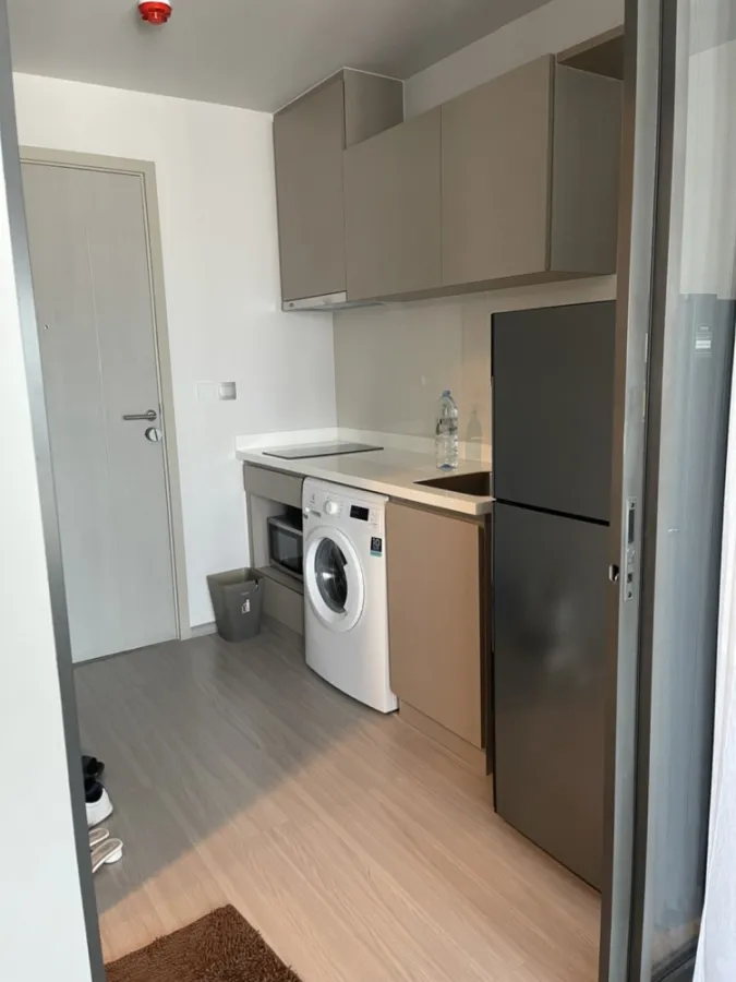 For rent Life Ladprao, beautiful room, high floor, beautiful view, can't go wrong.