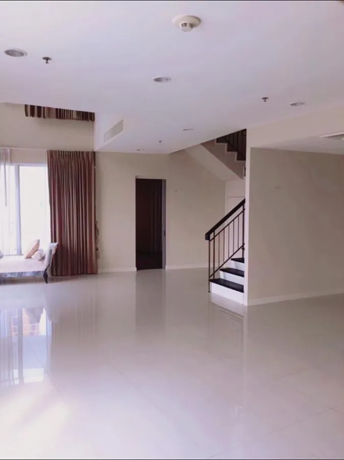 ขาย ให้เช่า คอนโด Baan Rajprasong เป็น DUPLEX PENTHOUSE กว้างเหมือนอยู่บ้าน ดีแบบนี้รีบจับจองเลยจร้า