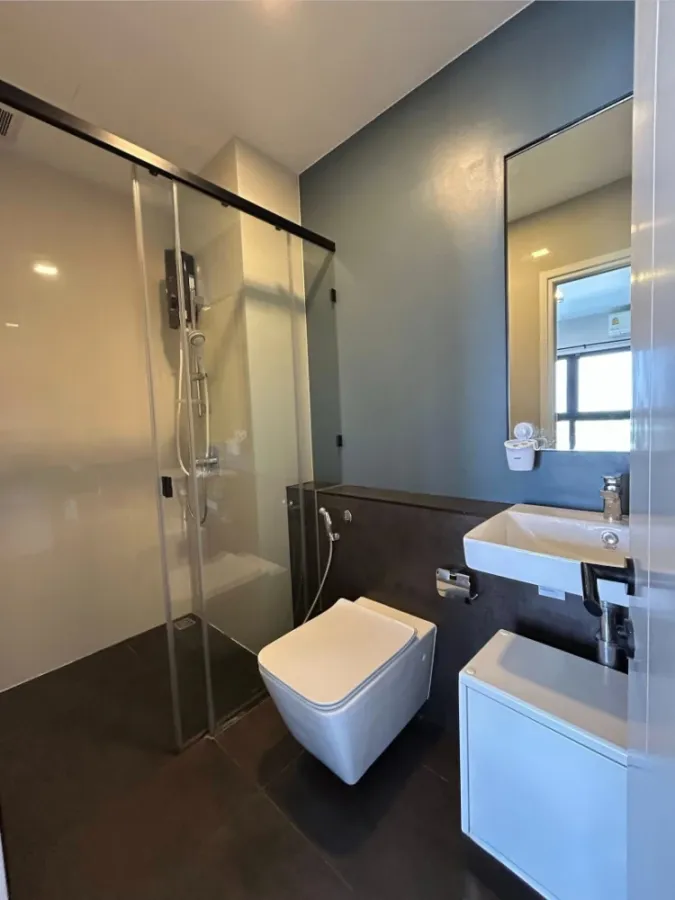 For rent: The Key MRT Phetkasem 48. Ready to move in, fully furnished with appliances. You can't miss this opportunity!