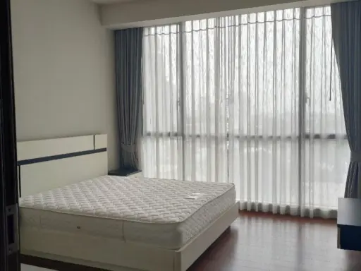 For rent: Quattro by Sansiri, 2 bedrooms, 10th floor, beautiful room, spacious, comfortable, fully furnished. If interested, hurry and reserve now.