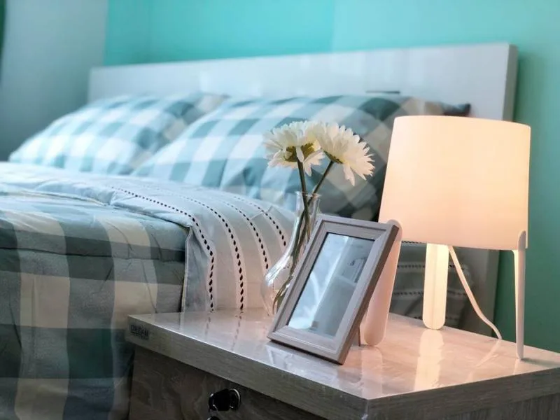 Rent it first!! This room is beautifully decorated. Wall, beautiful color, comfortable on the eyes The room is not very hot.