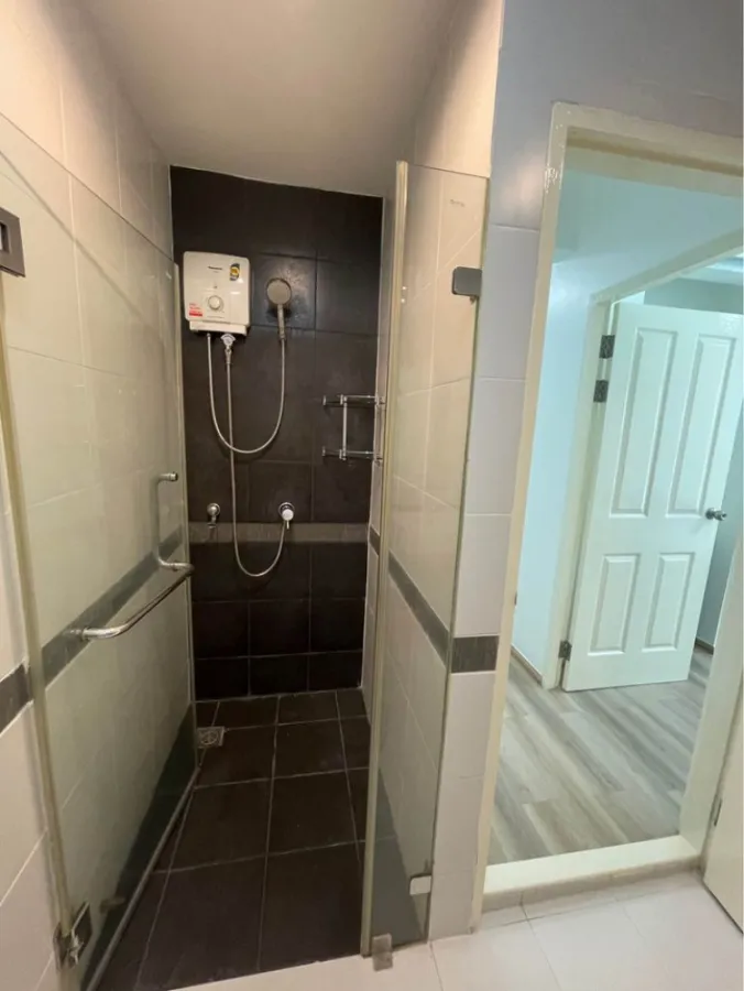 Urgent sale, A Space Condo Asoke-Ratchada, full of facilities, good location, do not delay, book now!!