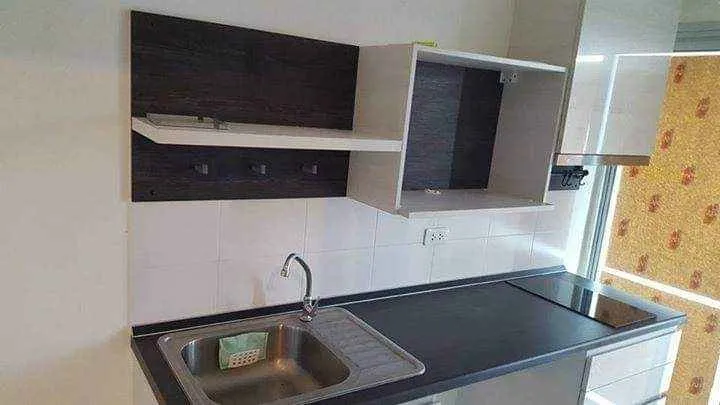 For rent, Life Ratchadaphisek, complete with furniture and electrical appliances. Just carry one bag and move in.