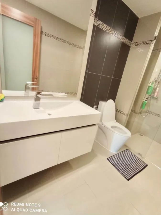 Club Royal Wongamat (North Pattaya) for sale or rent, large room, swimming pool view. Fully furnished Just come and stay.