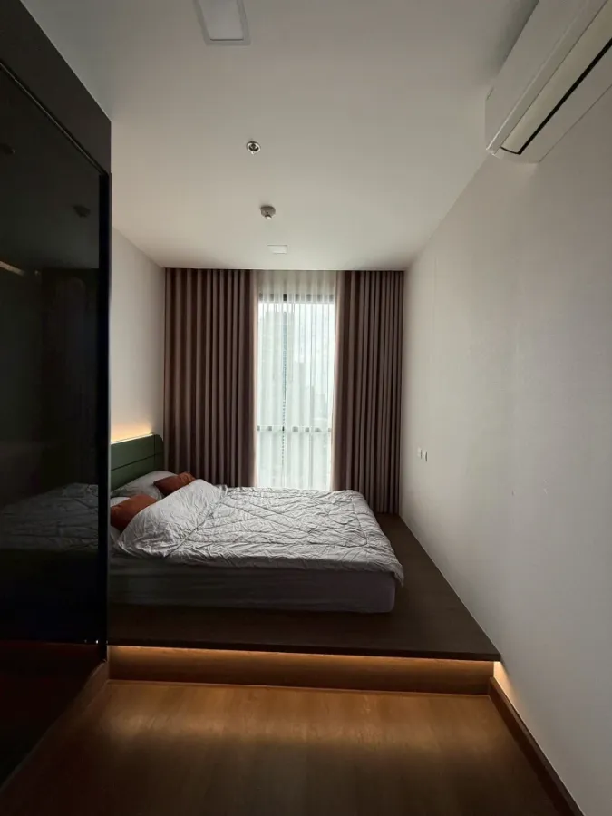 For rent: The Privacy Jatujak, corner unit with natural light from two sides, fully furnished and ready to move in.