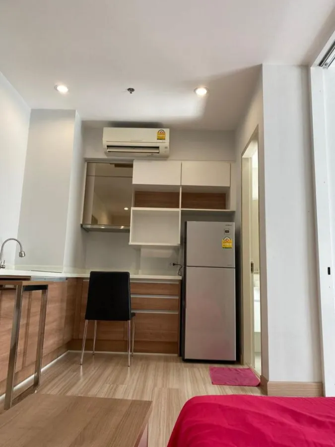 For sale: The Hotel Service, room decorated with beautiful walls. Simply decorated, cozy and with a separate kitchen. Hurry and reserve now.