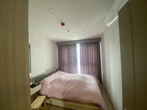 Sell Ideo O2, pool view, 25th floor, good wallpaper affordable price If interested, hurry up to reserve it quickly.