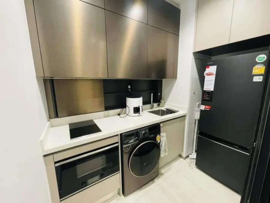 For rent: The Address Siam-Ratchathewi, 17th floor, city view, fully furnished. Book now!
