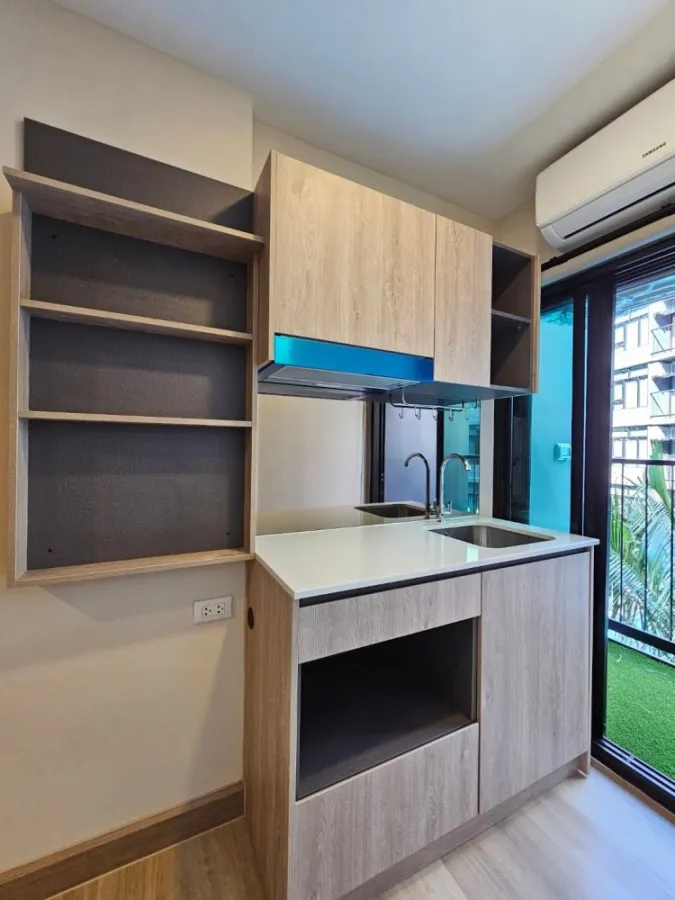 For rent: The Independent Condo Amata, swimming pool view, 3rd floor, fully furnished. Reserve first and stay first.
