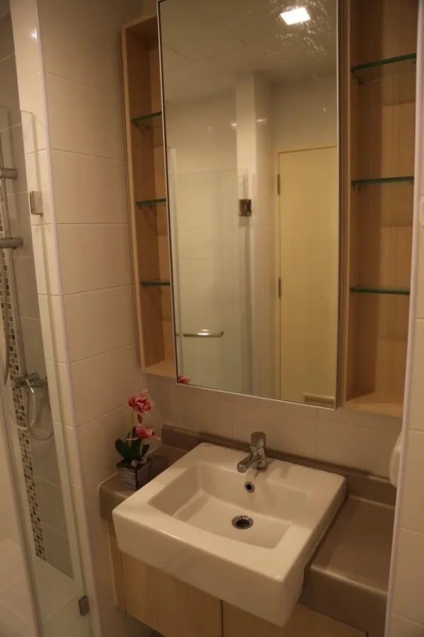 For rent: Casa Condo Ratchada-Ratchaphruek. The room is simply decorated, ready to move in, big screen TV, don't miss it.