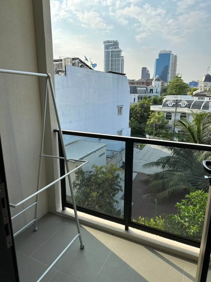 ให้เช่า The Reserve Sukhumvit 61 ชั้น 4 วิวสวน ไม่ร้อน ตกแต่งอย่างดี ทีวีจอใหญ่จุใจ ห้ามพลาด