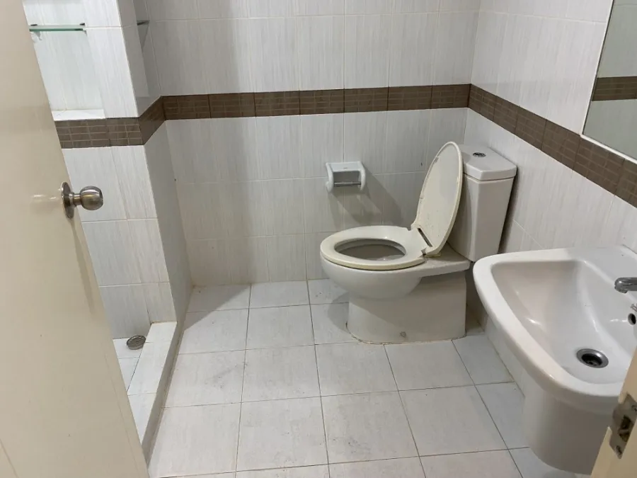 For rent: Casa Condo Asoke-Din Daeng, high floor, good view, complete built-in furniture. Don't wait, hurry and book now.