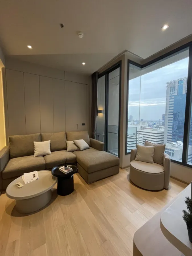 For rent: The Esse Asoke, high floor, spacious area, excellent built-in decoration, very beautiful room number, book now before you miss out.
