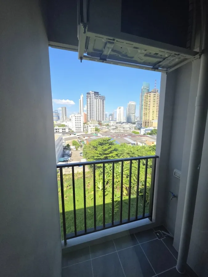 For rent: Flexi Sathorn - Charoen Nakhon, 8th floor, view of the BTS Skytrain and Icon Siam, fully furnished. Book now!