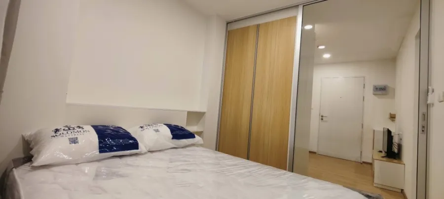 For rent SENA KITH BTS Saphan Mai, white room, easy on the eyes. Plus lots of built-in furniture. If you miss it, you'll regret it.