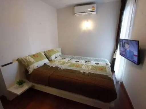 For rent: Le Cote Thonglor 8. The room is bright and comfortable, and has a good walk-in closet. You must reserve now.