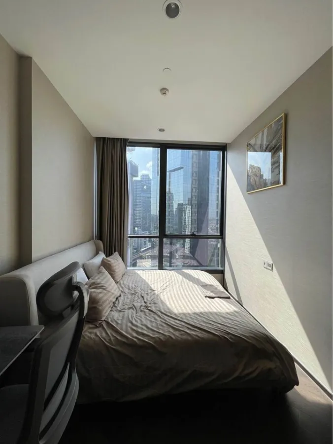 For rent: The Esse Sukhumvit 36, very nice room. Good furniture, great price, reserve first and get in first.