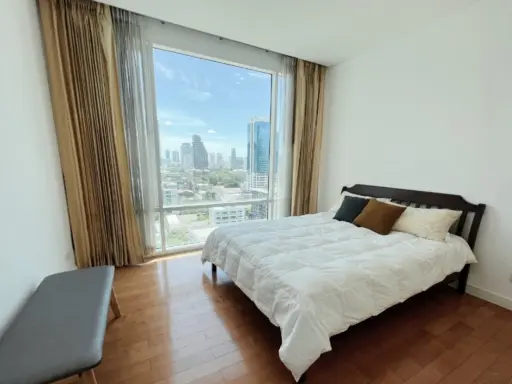 For sale Fullerton Sukhumvit, spacious room, lots of usable space, I must say it's definitely worth the price, hurry up and buy.