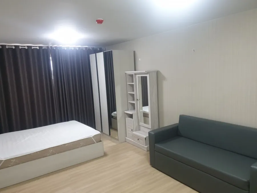 For rent, Plum Condo Phaholyothin 89, Phase 5, 4th floor, fully furnished in one room. You can just drag your bags in. Hurry up.