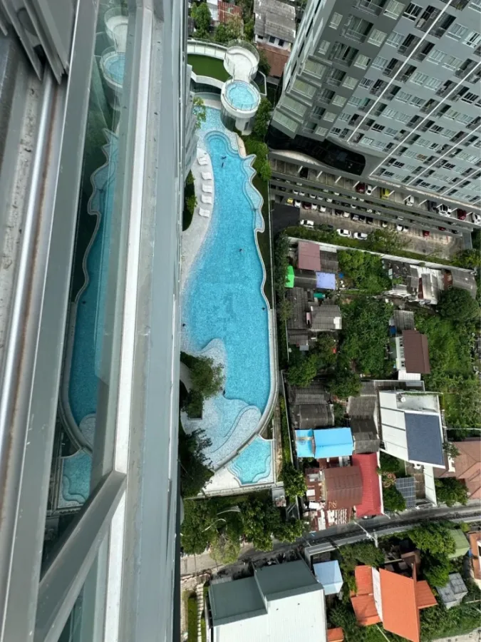 For rent: Elio Sathorn-Wutthakat. A lovely room in a prime location, with coordinated decor and complete amenities. Book now!