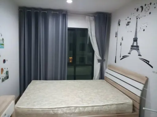 For rent, Regent Home 18 Chaengwattana, nice room, affordable price, hurry up to reserve it. Traveling is very easy.