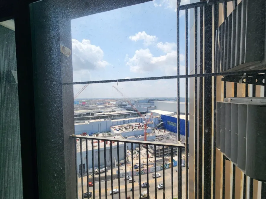 Selling Plum Condo, Central Station, 17th floor, clear and airy view. affordable price If interested, hurry up to reserve.