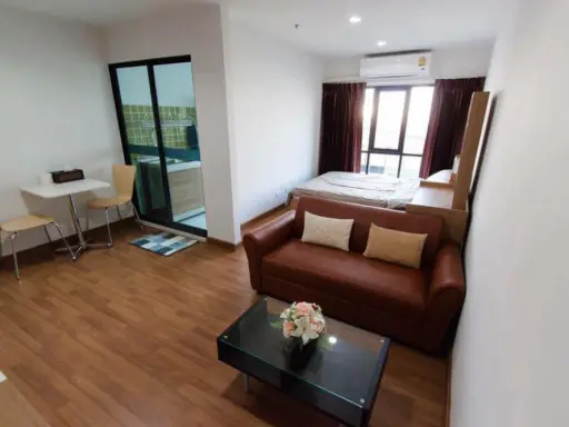 Condo for rent Regent Home 18 Chaengwattana-Laksi. Spacious balcony room, fully furnished, ready to move in. Book now.