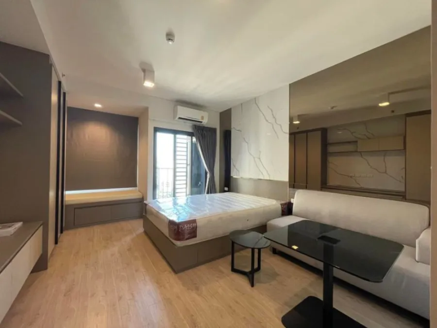 For Rent Ideo Sathorn-Wongwian Yai, high floor, great city view. Built-in marble wall If interested, hurry to reserve now.