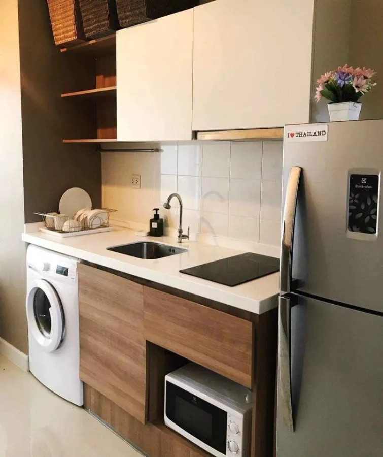 Sell Centric Tiwanon Station, view of the train, north, no noise, room is not hot, interested in booking now