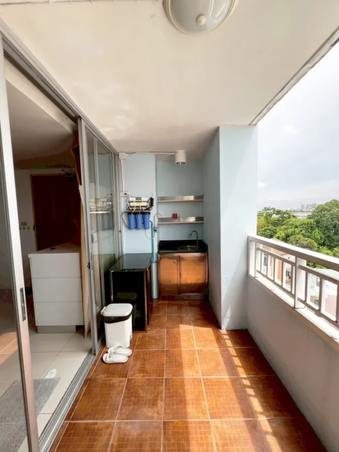 For rent: Ratchada City 18, spacious room with plenty of usable space, comes fully furnished and equipped with appliances. Hurry and reserve now!