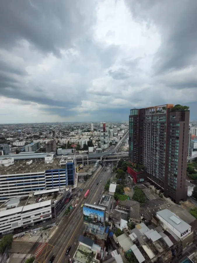 Condo for sale: Chapter One Midtown Lat Phrao 24, empty room, high floor, beautiful view, hurry and become the owner.