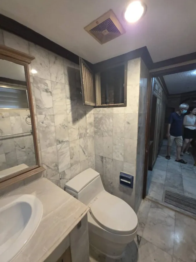 ITF Silom Palace Condo: Beautiful rooms, stylish design, great location.
