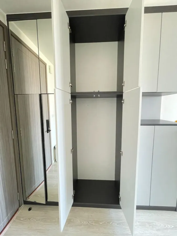 For rent Quinn Condominium, near MRT Suthisan, convenient to travel, ready to move in. Hurry up to reserve before it's gone!!