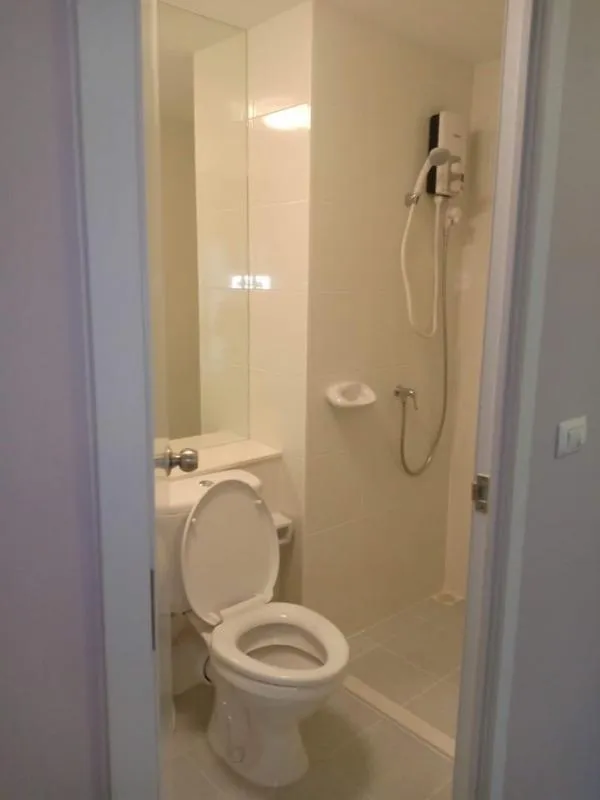 Plum Condo for sale Chaengwattana Station 2, beautiful view, cheap price only 1.65 million baht. Urgent, miss it and you will regret it!!