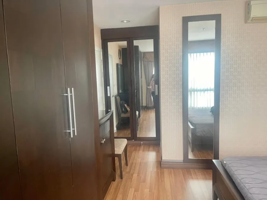 For sale, for rent, Centric Scene Phahonyothin 9, corner room, spacious, built-in furniture. Reserve first and stay first.