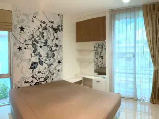 For rent, The Iris Rama 9-Srinakarin, 2 bedrooms, 4th floor, corner room, fully furnished, ready to move in, book now, hurry up.