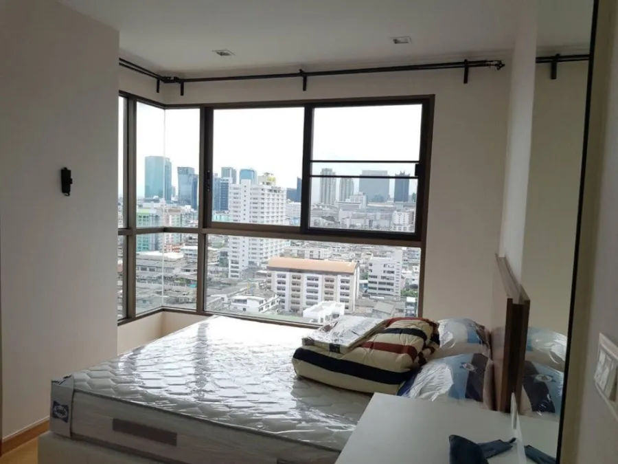 Condo for rent: Casa Condo-Asoke Dindaeng, spacious room, fully furnished, beautiful decoration, very good view. If interested, hurry before you miss it.