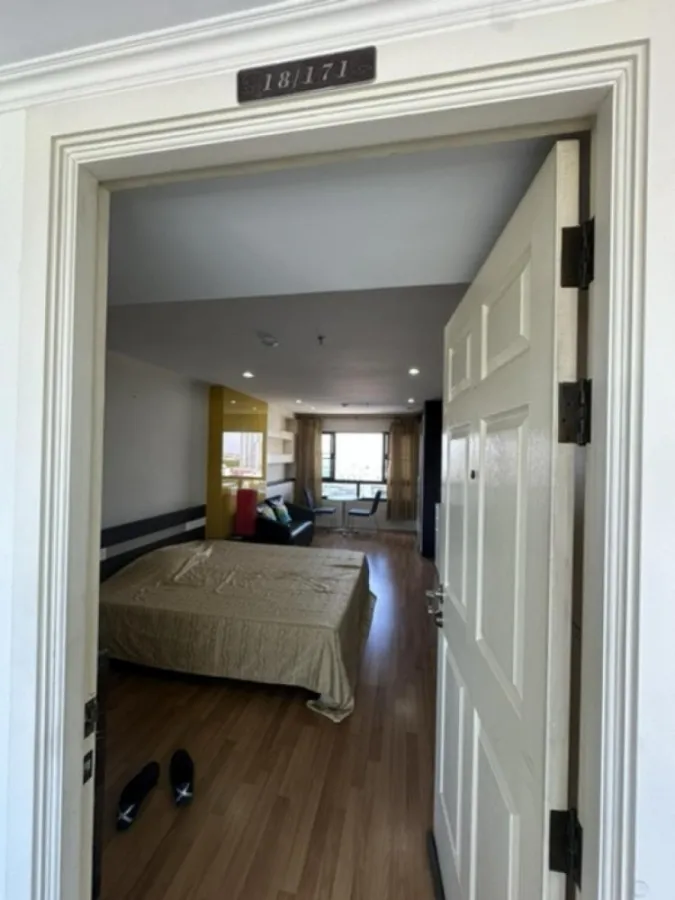 For rent: Lumpini Place Ratchada - Tha Phra, city view, Krungthep Bridge side, fully furnished room, just bring your bags and move in.