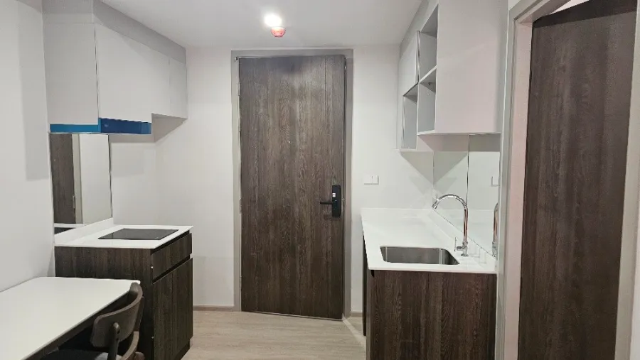 Selling down payment New Cross Khu Khot Station, 4th floor, Building D. Hurry and reserve to own it. Don't miss it. Hurry.