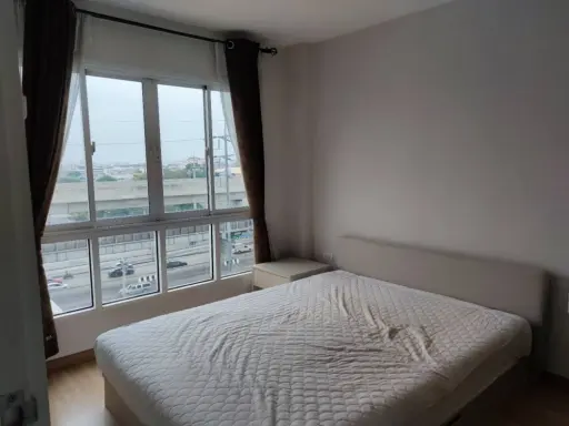 For sale or rent: VIO Khaerai. Spacious and comfortable rooms, not cramped. Top floor of a low-rise condo with great views and no noise from above. Bo