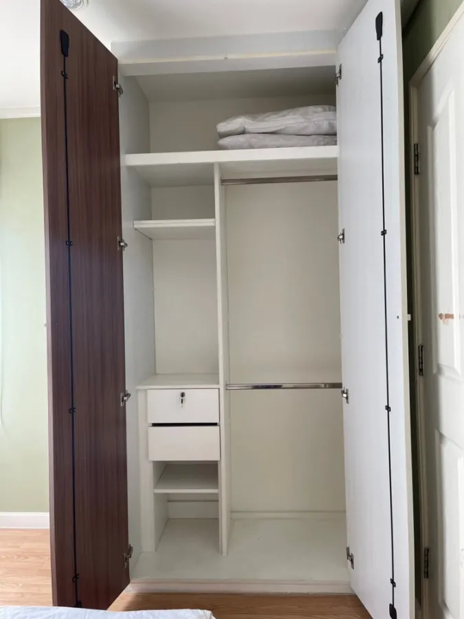 For rent, Lumpini Ville Chaengwattana-Pak Kret, corner room, private, with good wallpaper. If interested, reserve now quickly.