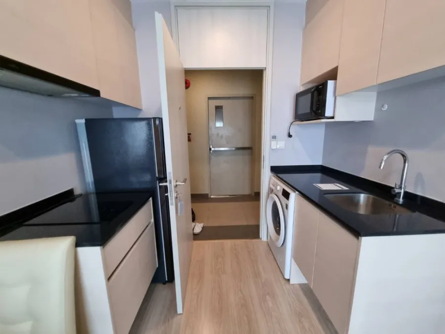 Condo for rent, Noble Revolve Ratchada, 31st floor, very beautiful room Built-in in the whole room Beautiful and good like this. Don't miss it.