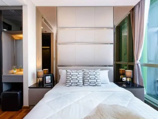 for sale Wish signature midtown siam, beautiful room, fully furnished, north, pool + garden view, hurry to reserve.
