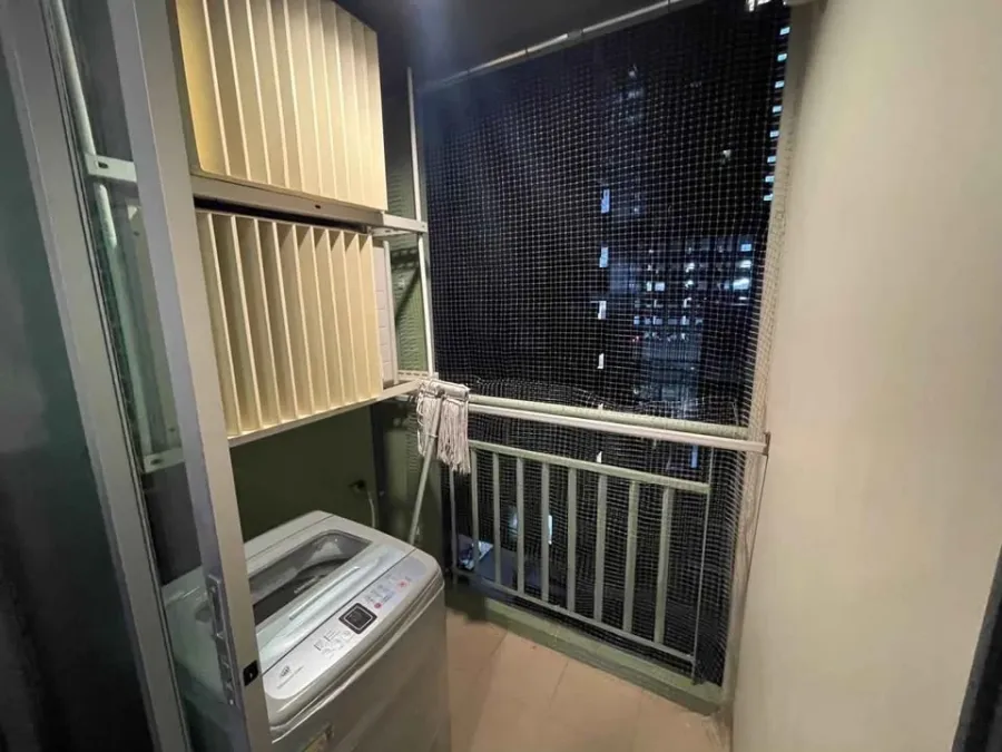 ให้เช่า Lumpini Place Srinakarin-Huamak Station ห้องพร้อมอยู่ เฟอร์พร้อม หิ้วกระเป๋ามาได้เลย