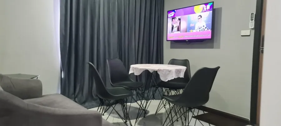 Condo for rent, The Belgravia @ Ratchada-Lat Phrao 15, partitioned room decorated with marble pattern. The high floor is good. Reserve quickly.